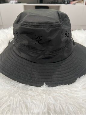 Black Wide-Brim Bucket Hat - Vent Detail